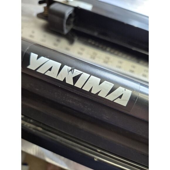 Yakima Ski racks  Snowboard Racks Roof  Carrier Mounts W Locks Open Close No Key - Picture 1 of 5